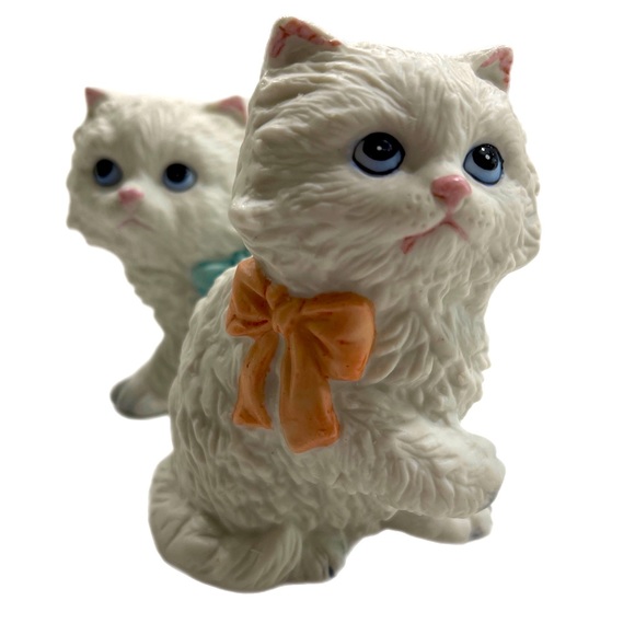 Vintage Homeco Ceramic fluffy white Kittens with blue eyes and bows - Picture 5 of 6
